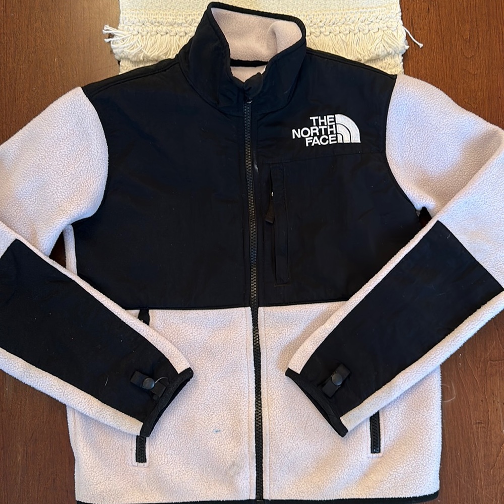 Girls (unisex) North Face fleece size 10 (M) - iconic style